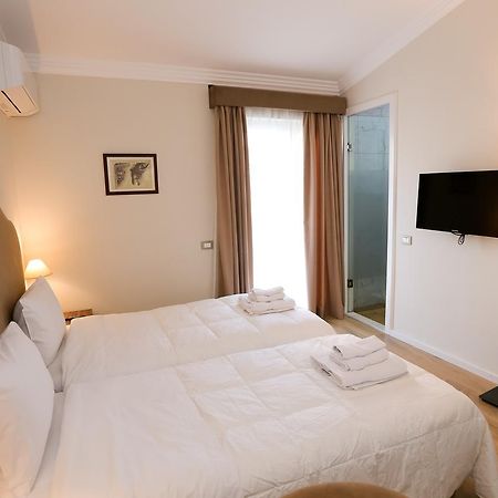 Hotel Hermes Tirana Kültér fotó