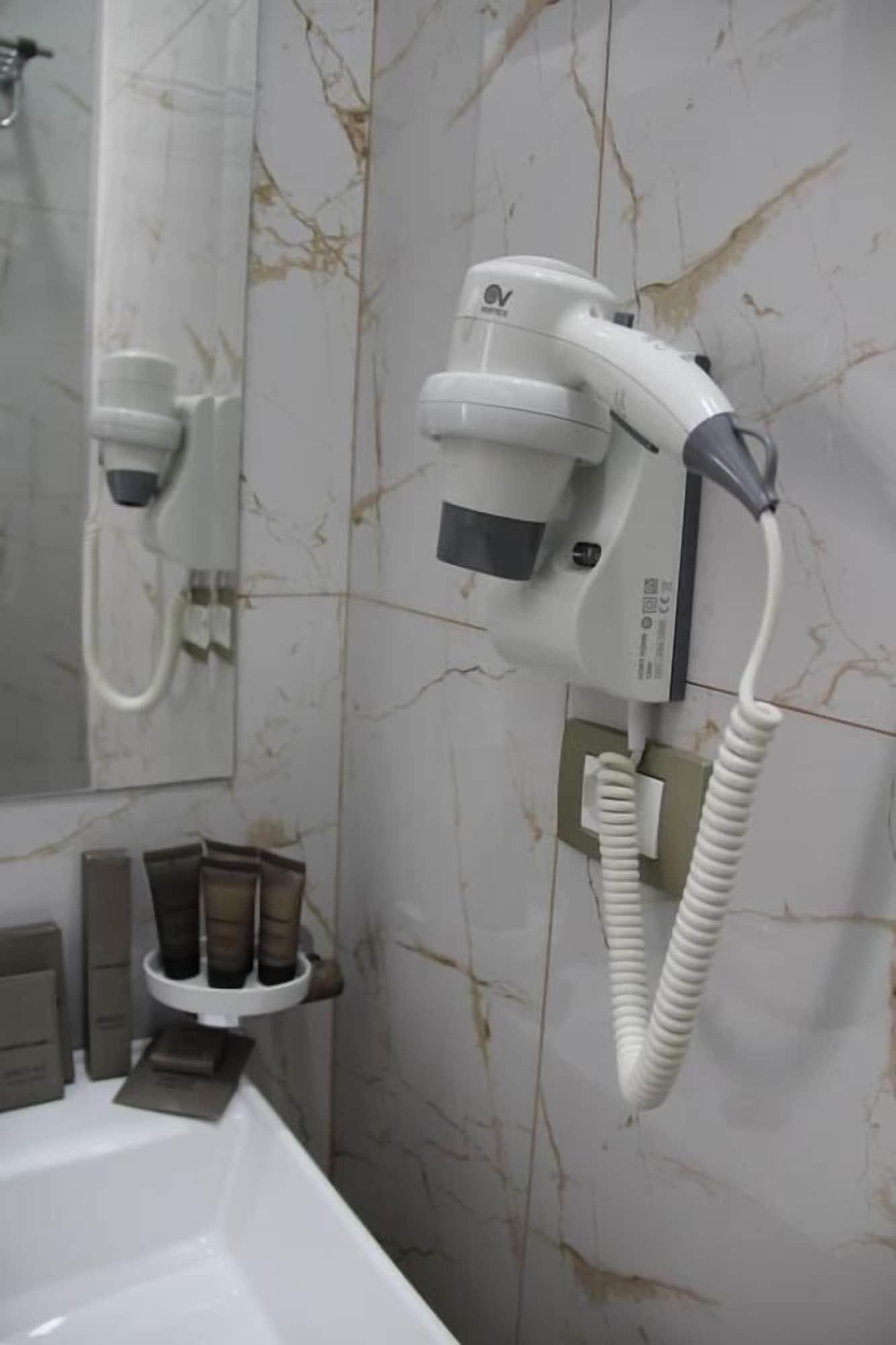 Hotel Hermes Tirana Kültér fotó
