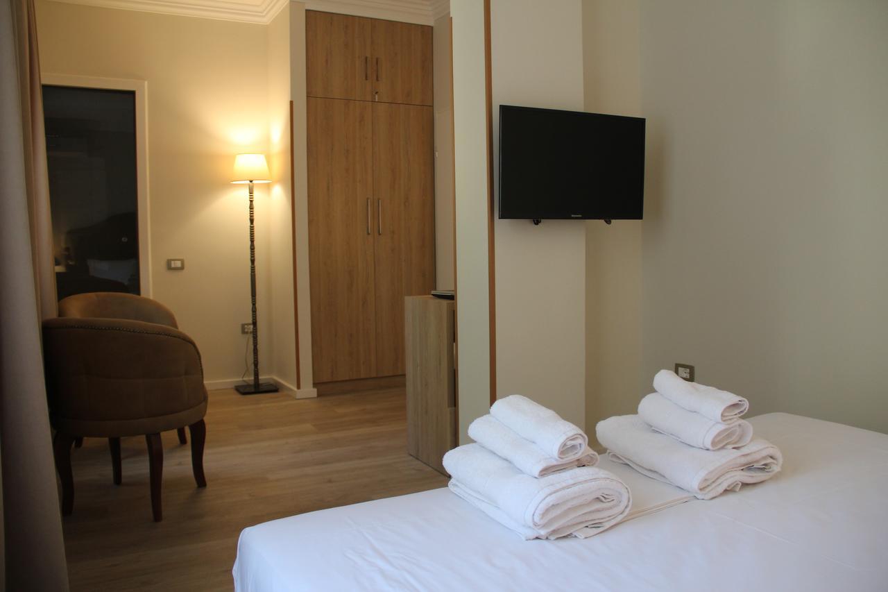 Hotel Hermes Tirana Kültér fotó