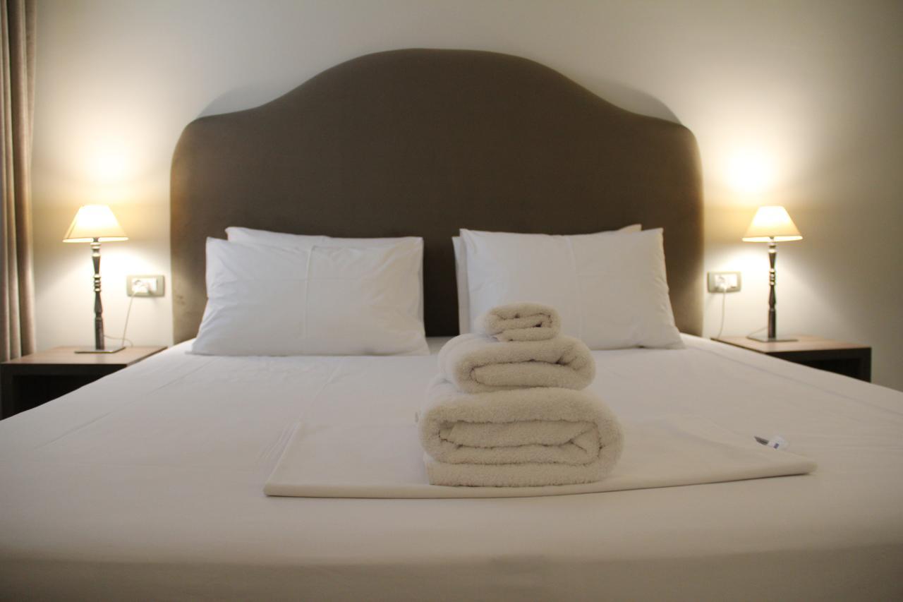 Hotel Hermes Tirana Kültér fotó