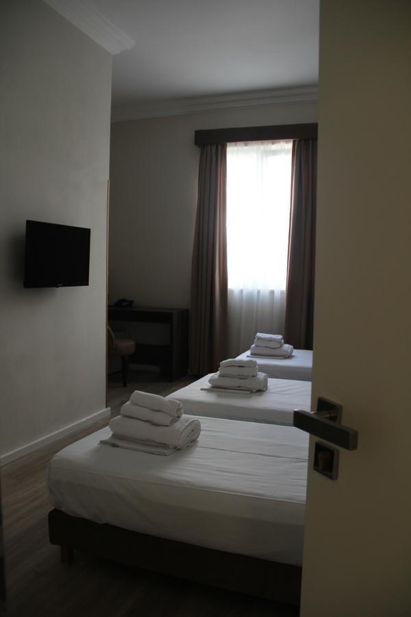 Hotel Hermes Tirana Kültér fotó