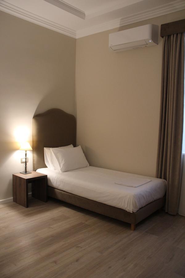 Hotel Hermes Tirana Kültér fotó