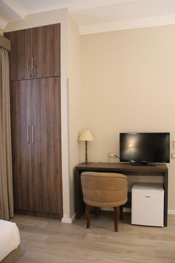 Hotel Hermes Tirana Kültér fotó