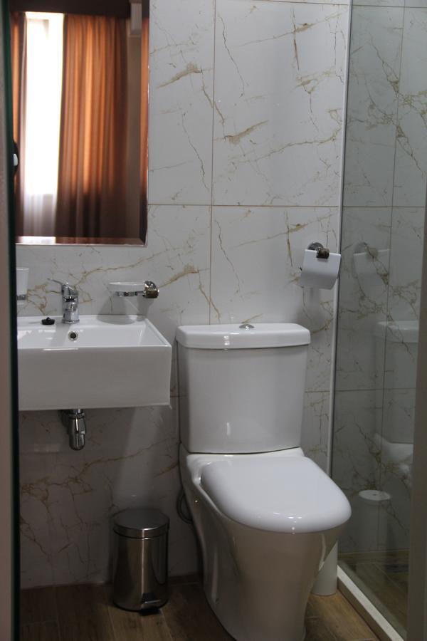Hotel Hermes Tirana Kültér fotó