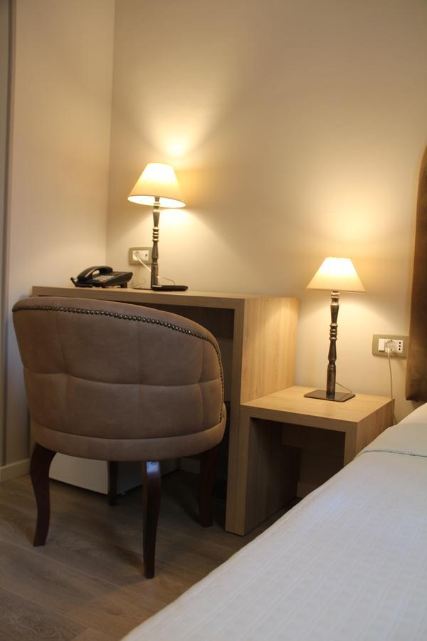Hotel Hermes Tirana Kültér fotó