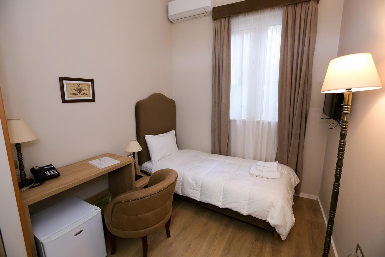 Hotel Hermes Tirana Kültér fotó