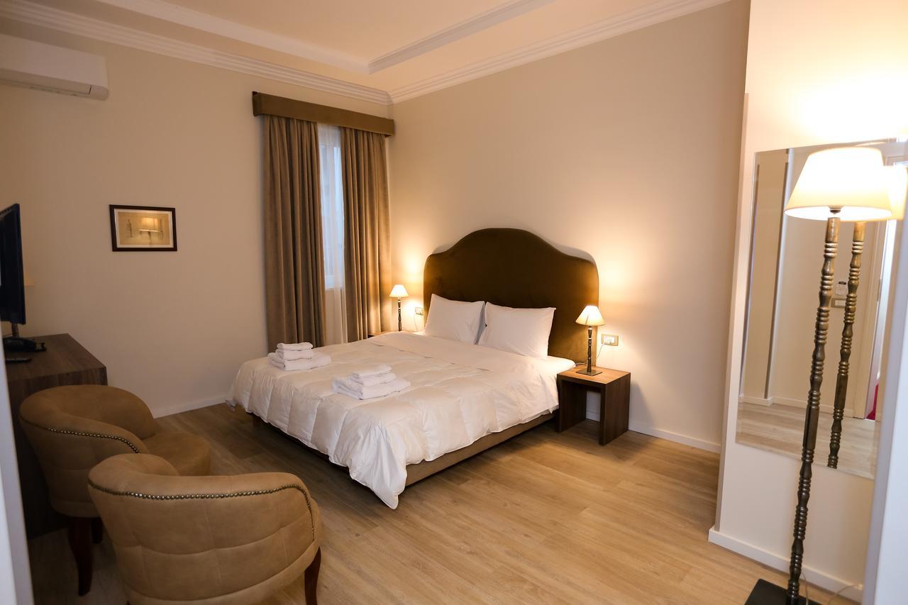 Hotel Hermes Tirana Kültér fotó