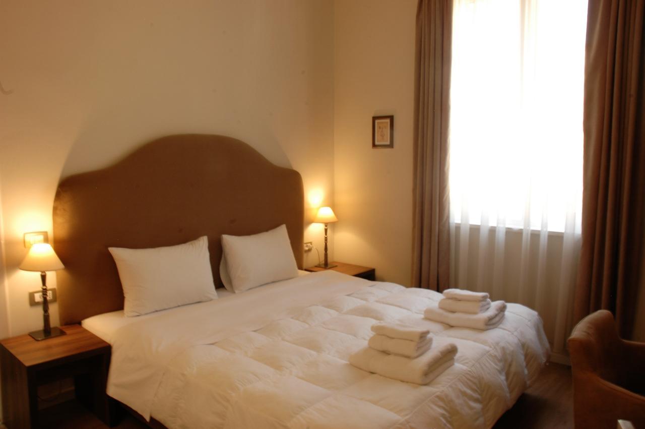 Hotel Hermes Tirana Kültér fotó