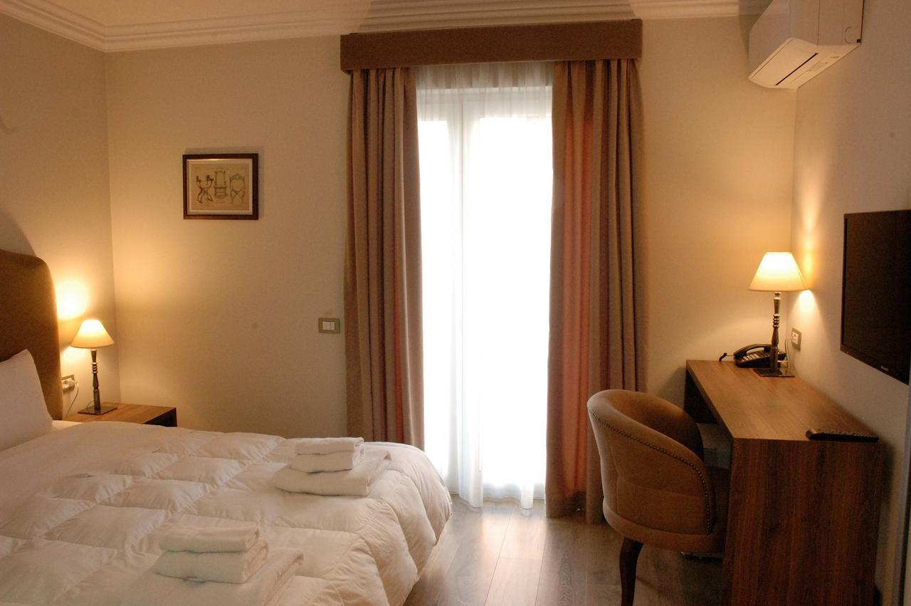 Hotel Hermes Tirana Kültér fotó